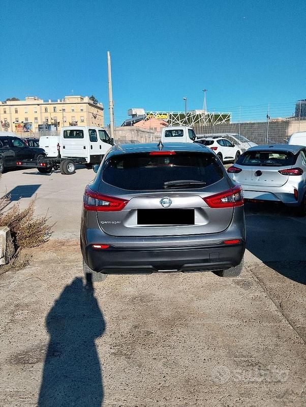 Usata Nissan Qashqai N-Connecta 140 CV (102 kW) 2018 Grigio SUV