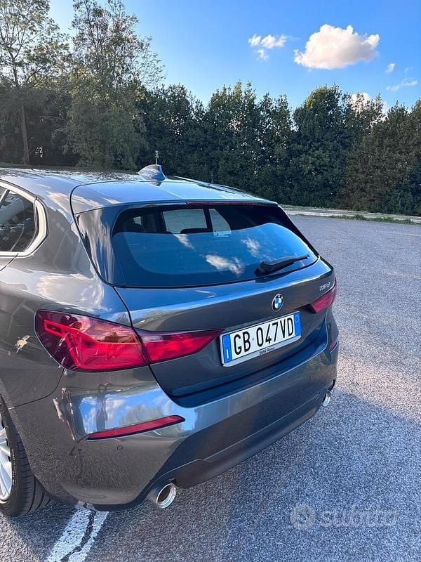 Grigio Usata 2020 BMW 118 Utilitaria | 21.000 € (Super prezzo) - Immagine 1/4