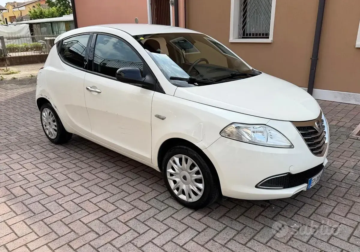 Usata Lancia Ypsilon 69 CV (50 kW) 2013 Bianco Utilitaria