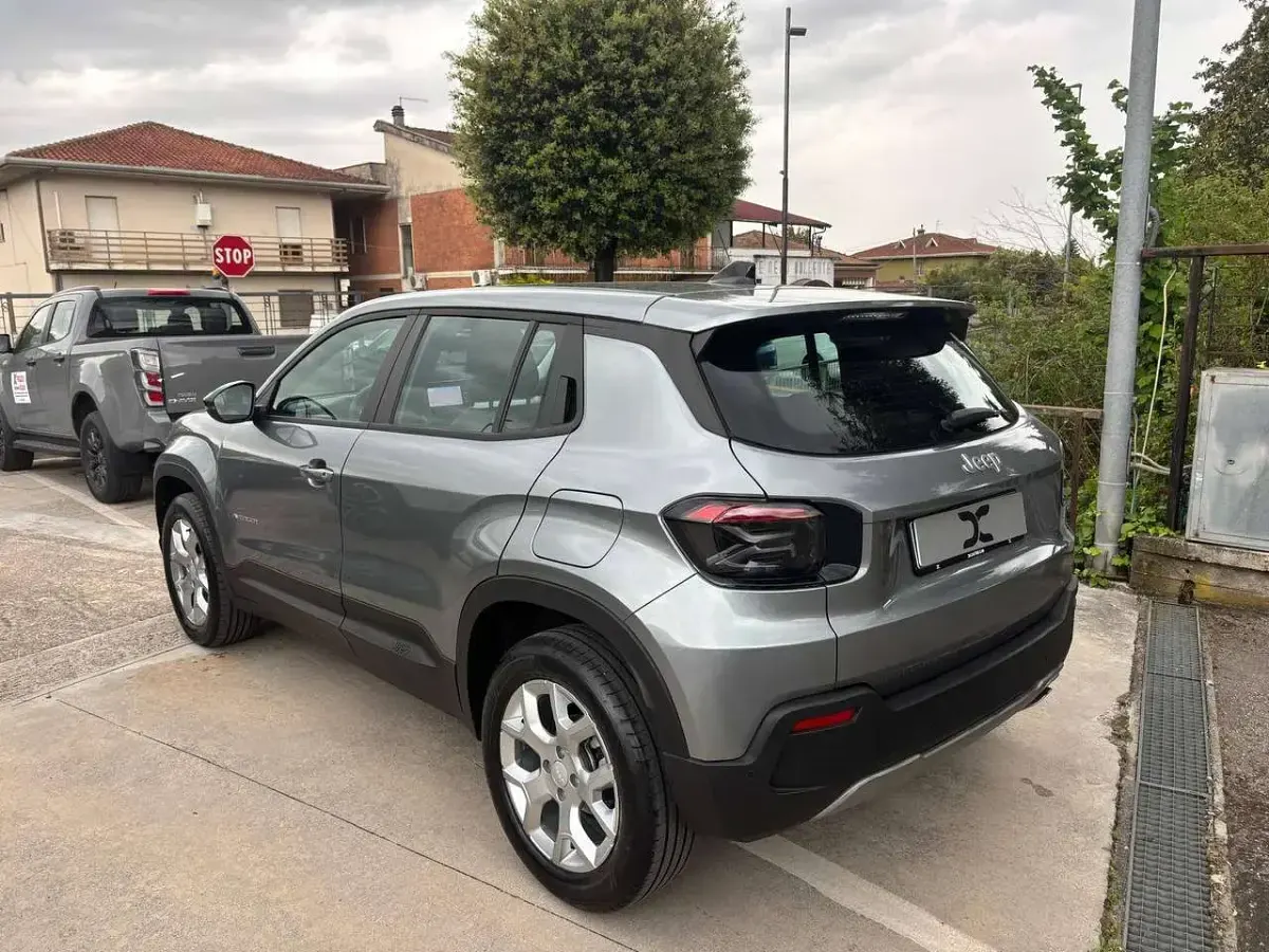 Usata Jeep Avenger 101 CV (74 kW) 2023 Grigio SUV