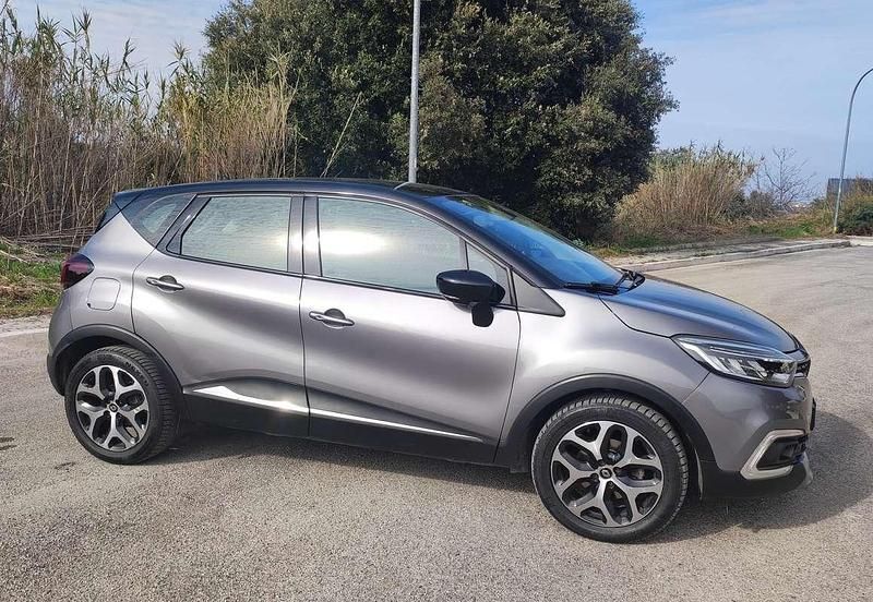 Usata Renault Captur 110 CV (80 kW) 2018 Grigio SUV