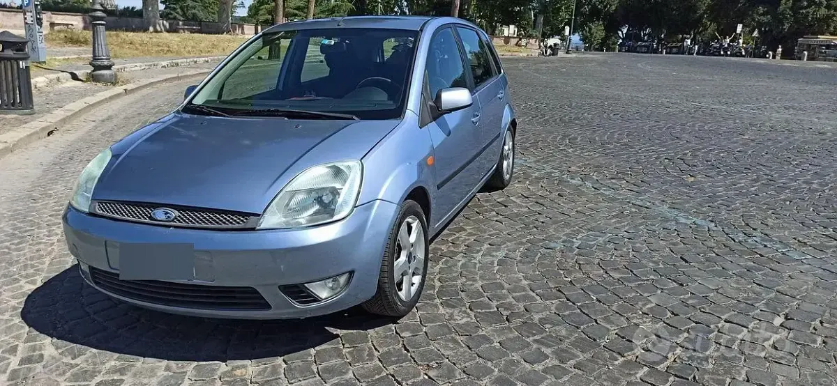Usata Ford Fiesta 75 CV (55 kW) 2005 Bluazzurro Utilitaria