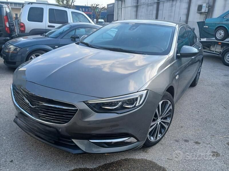 Usata Opel Insignia 140 CV (102 kW) 2019 Grigio Berlina