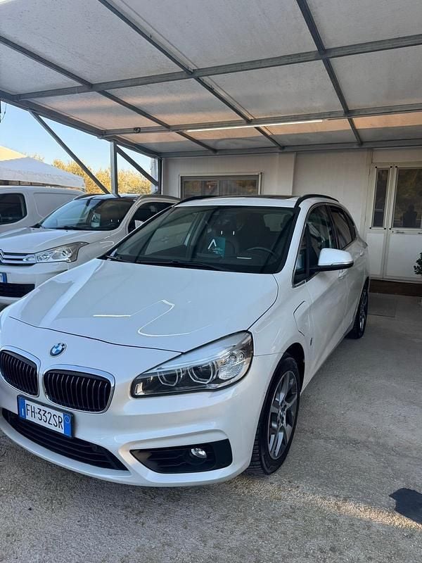 Usata BMW 225 Active Tourer iPerformance 135 CV (99 kW) 2017 Bianco Monovolume
