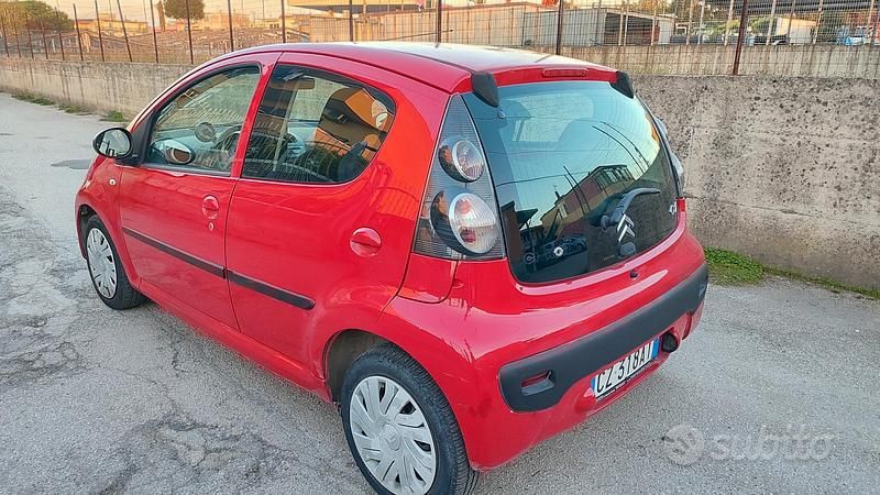 Usado Citroën C1 68 CV (50 kW) 2006 Gris Utilitario