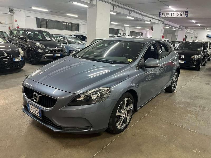 Usata Volvo V40 120 CV (88 kW) 2017 Blu/azzurro Berlina