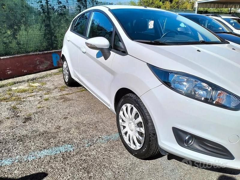 Usata Ford Fiesta 80 CV (58 kW) 2015 Berlina