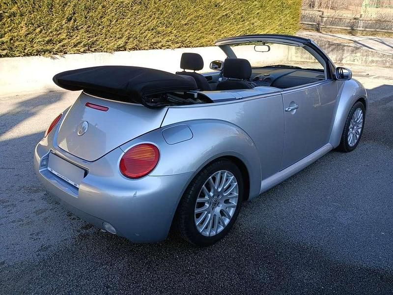 Usata VW New Beetle 102 CV (75 kW) 2004 Argento Utilitaria