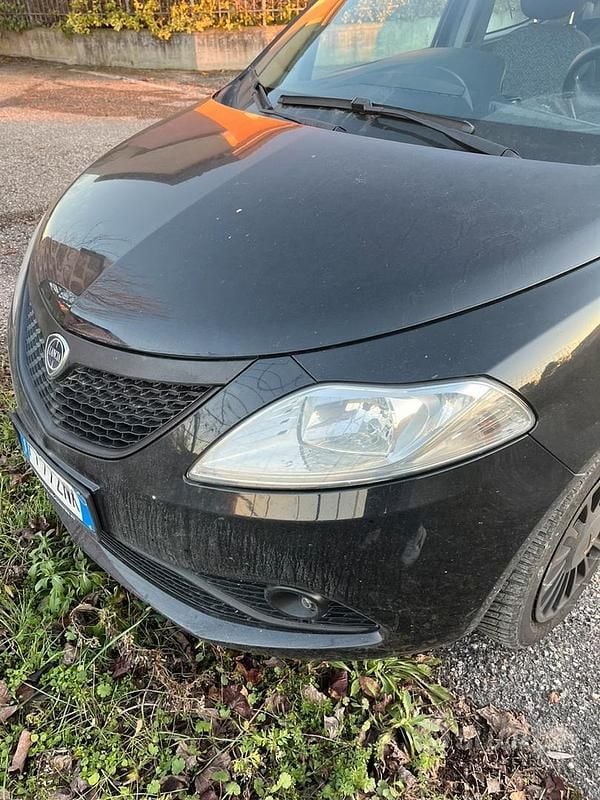 Usata Lancia Ypsilon 60 CV (44 kW) 2019 Nero Utilitaria