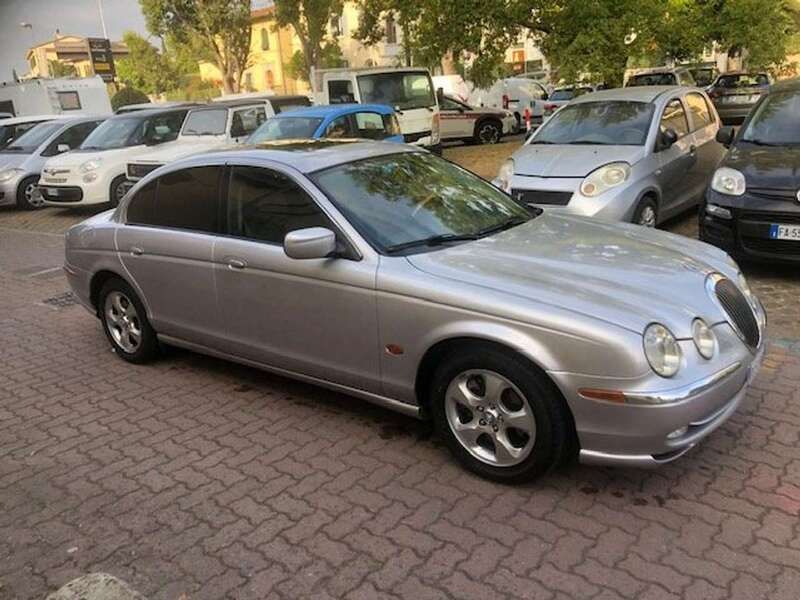 Usata Jaguar S-Type S 238 CV (175 kW) 2001 Argento Berlina