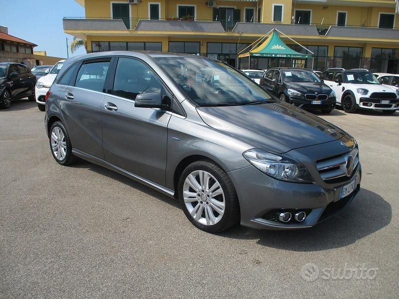 Usata Mercedes B180 Executive 110 CV (80 kW) 2012 Nero Utilitaria