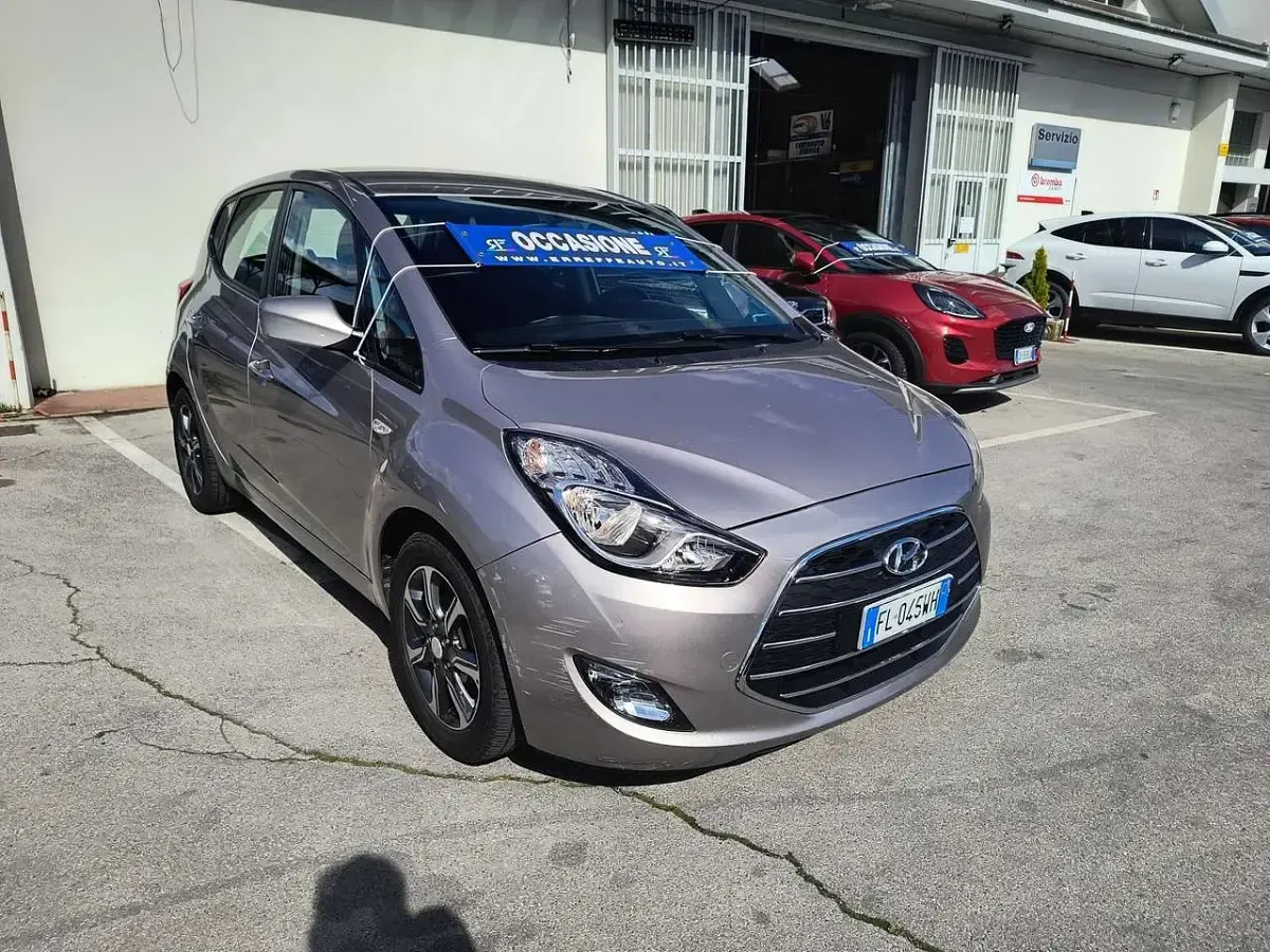 Usata Hyundai ix20 90 CV (66 kW) 2018 Argento Utilitaria