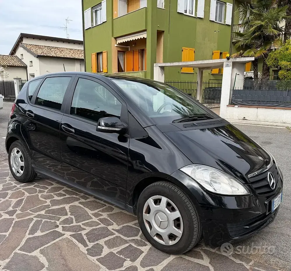 Usata Mercedes A180 Elegance 82 CV (60 kW) 2010 Nero Berlina