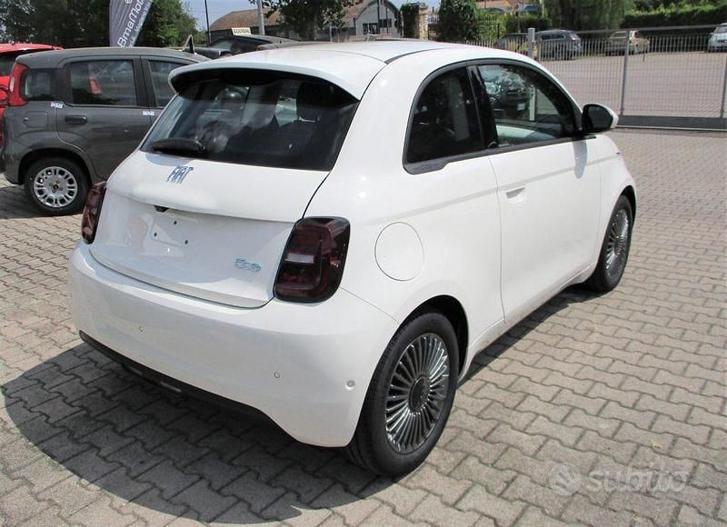 Nuova Fiat 500e Comfort 42 kW (58 CV) 2025 Bianco Utilitaria