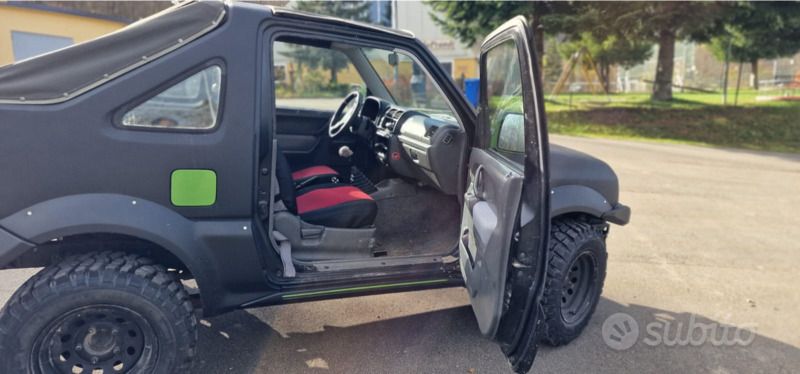 Usata Suzuki Jimny 80 CV (58 kW) 2000 Nero SUV