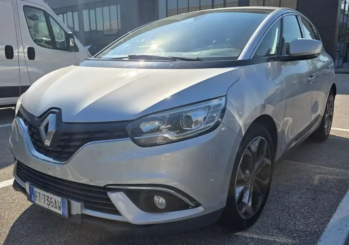 Usata Renault Scénic IV LIMITED 110 CV (80 kW) 2018 Argento Monovolume