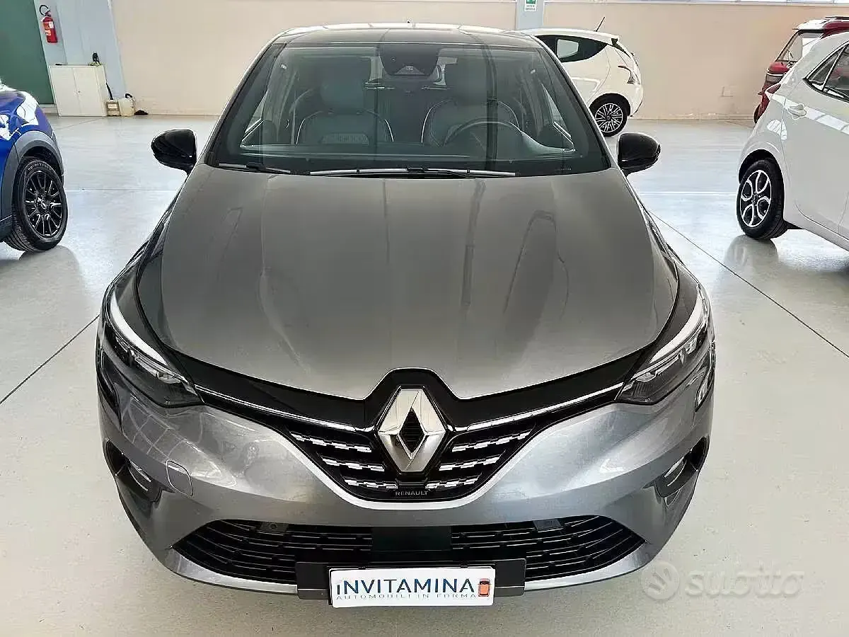 Usata Renault Clio V Techno 101 CV (74 kW) 2023 Grigio scisto Berlina