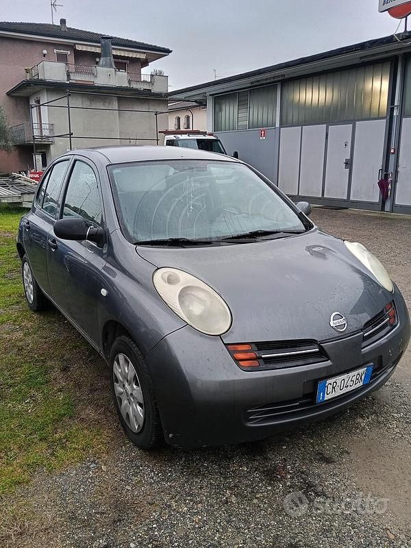 Grigio Usata 2004 Nissan Micra Visia Tre volumi | 900 € (Buon prezzo) - Immagine 1/4