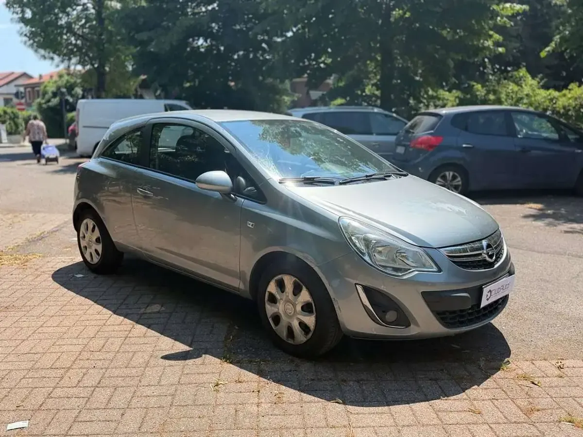Usata Opel Corsa Edition 75 CV (55 kW) 2013 Grigio Utilitaria