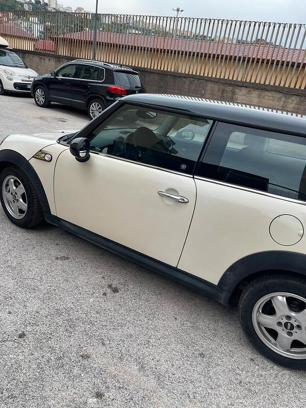 Begagnad Mini ONE 75 HK (55 kW) 2010 Vit Halvkombi