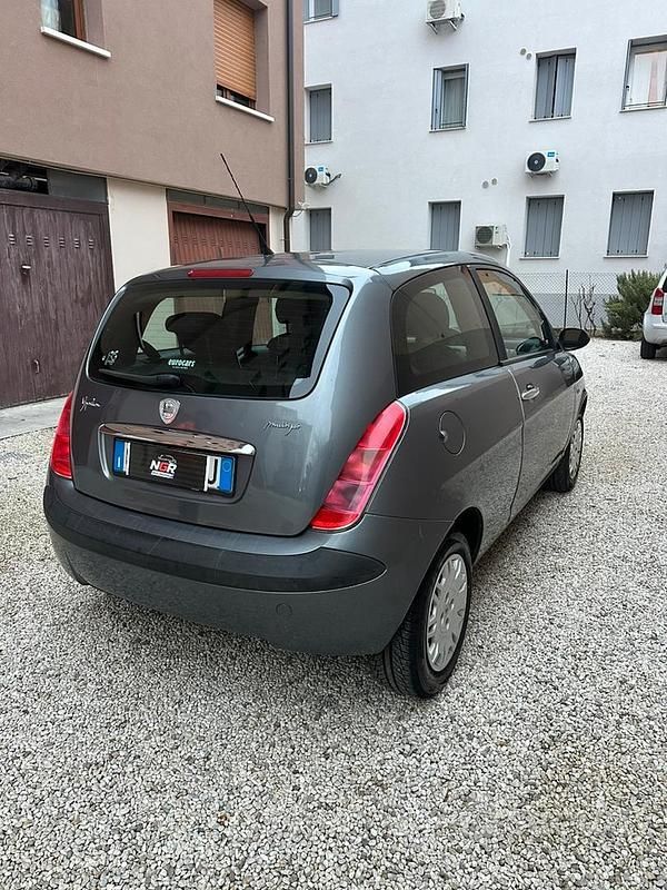 Usata Lancia Ypsilon 70 CV (51 kW) 2006 Grigio Utilitaria
