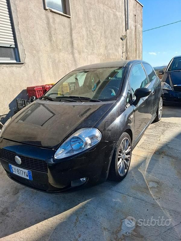 Usata Fiat Grande Punto 120 CV (88 kW) 2010 Nero Utilitaria