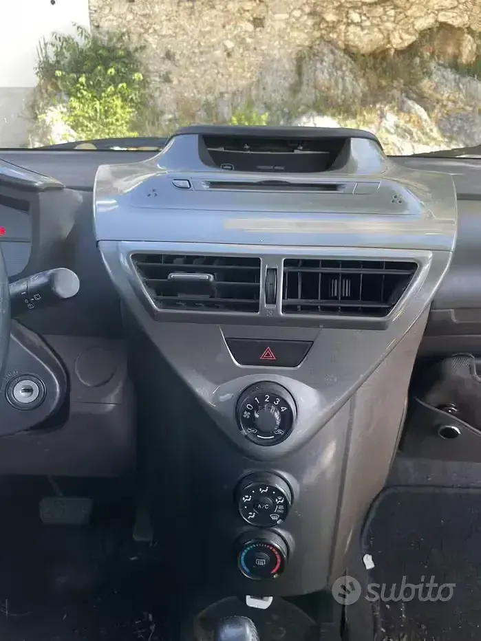 Usata Toyota iQ 68 CV (50 kW) 2010 Nero Utilitaria