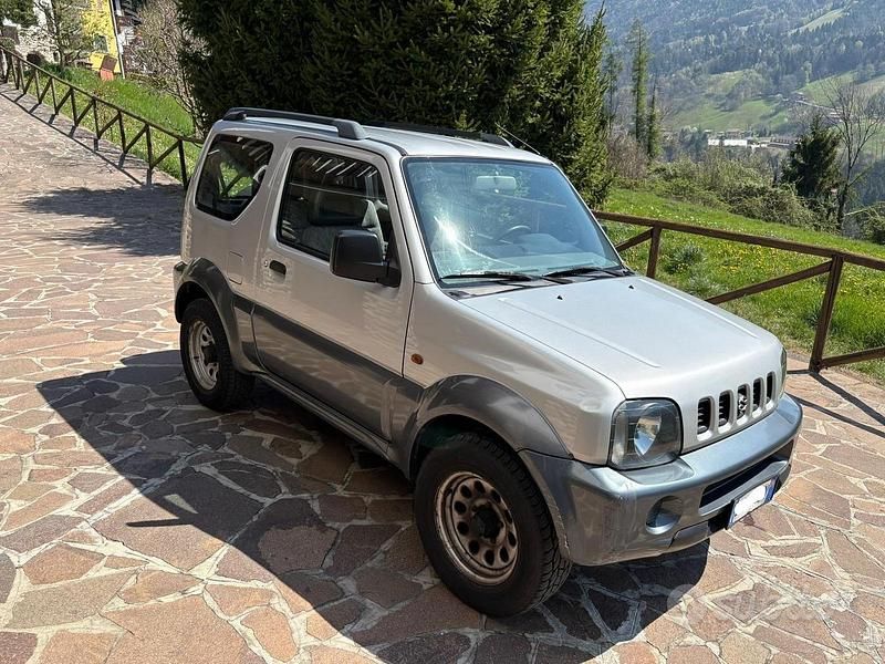 Usata Suzuki Jimny 82 CV (60 kW) 2000 Grigio SUV
