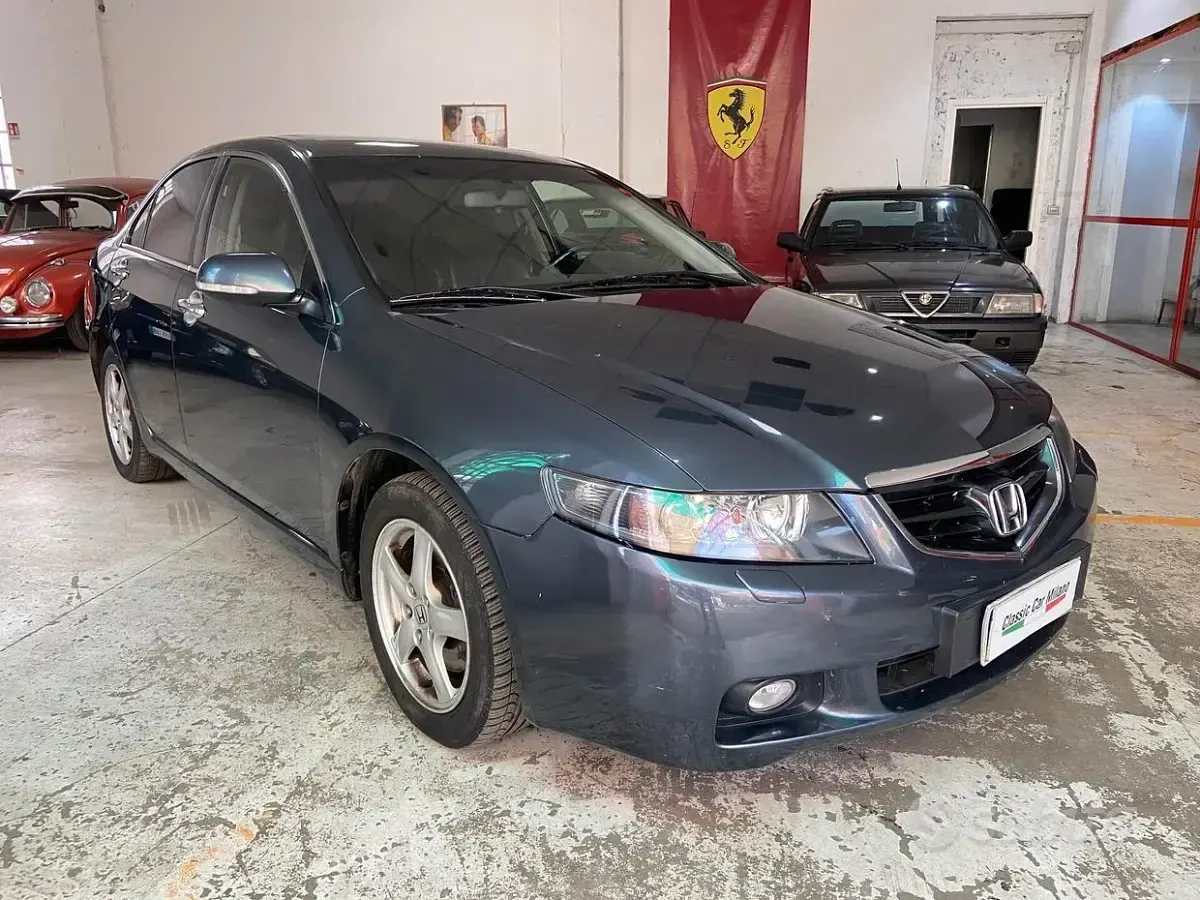 Usata Honda Accord 190 CV (139 kW) 2004 Grigio Berlina