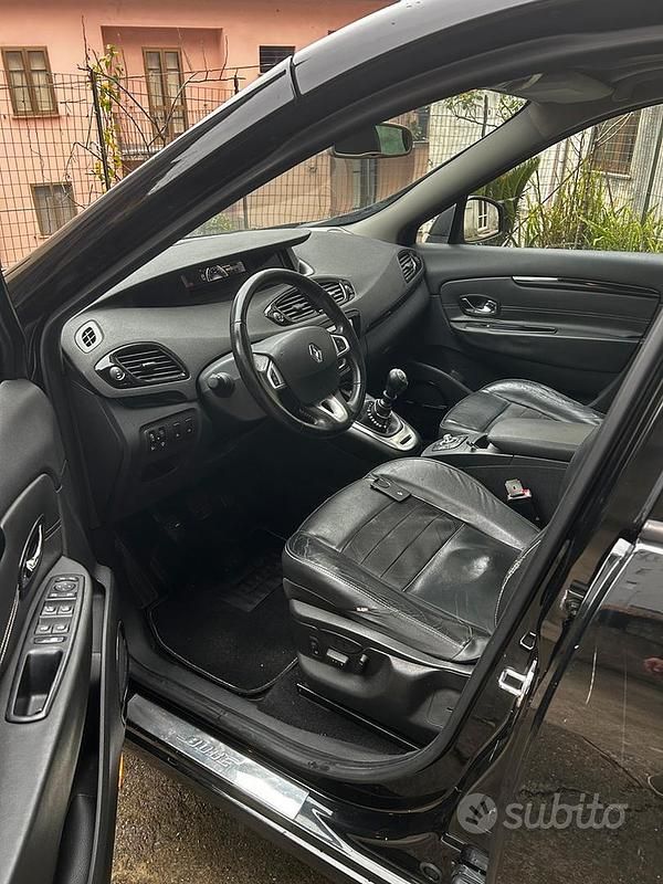 Usata Renault Scénic III 131 CV (96 kW) 2012 Nero Monovolume