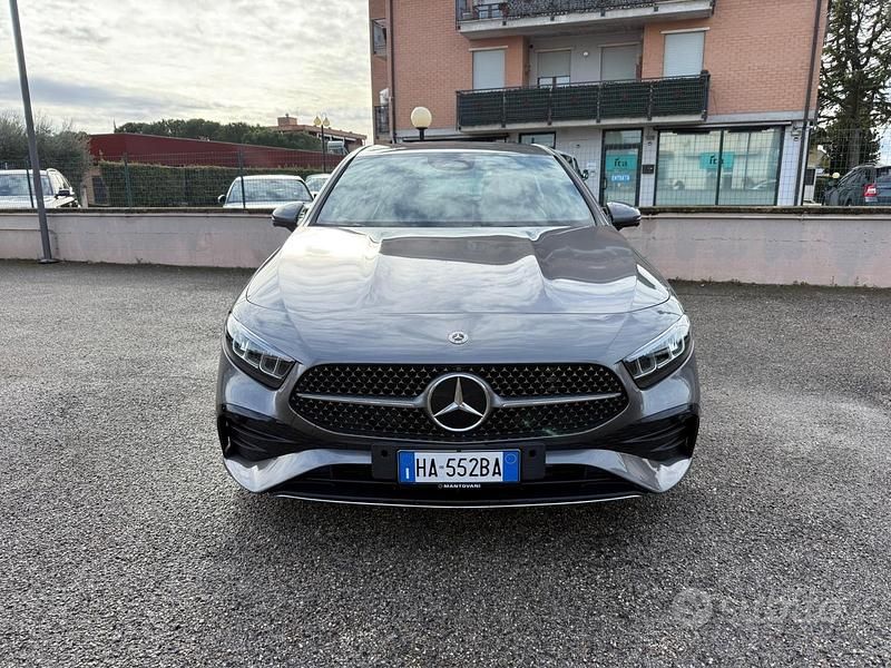 Usata Mercedes A180 AMG Line Premium 115 CV (84 kW) 2023 Grigio Berlina