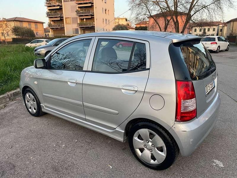 Usata Kia Picanto 75 CV (55 kW) 2006 Argento Utilitaria