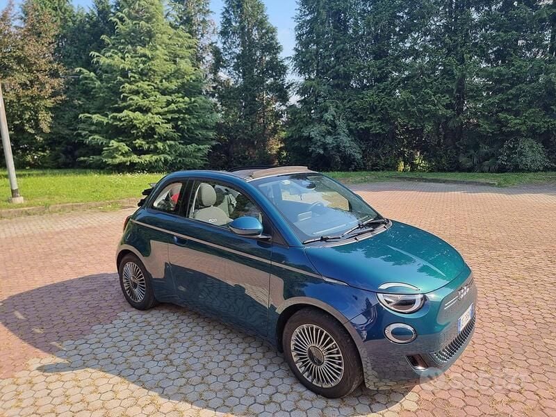 Usata Fiat 500e Passion 42 kW (58 CV) 2021 Blu Cabrio