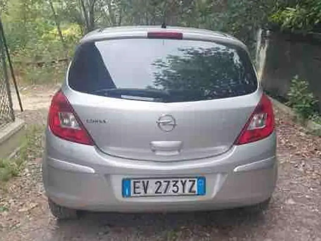 Usata Opel Corsa Edition 86 CV (63 kW) 2014 Argento Utilitaria