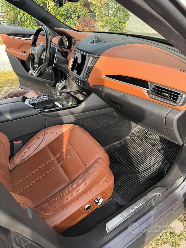 Usata Maserati Levante 275 CV (202 kW) 2021 Marrone SUV