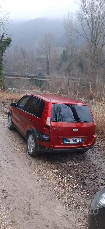 Usata Ford Fusion 101 CV (74 kW) 2008 Rosso Utilitaria