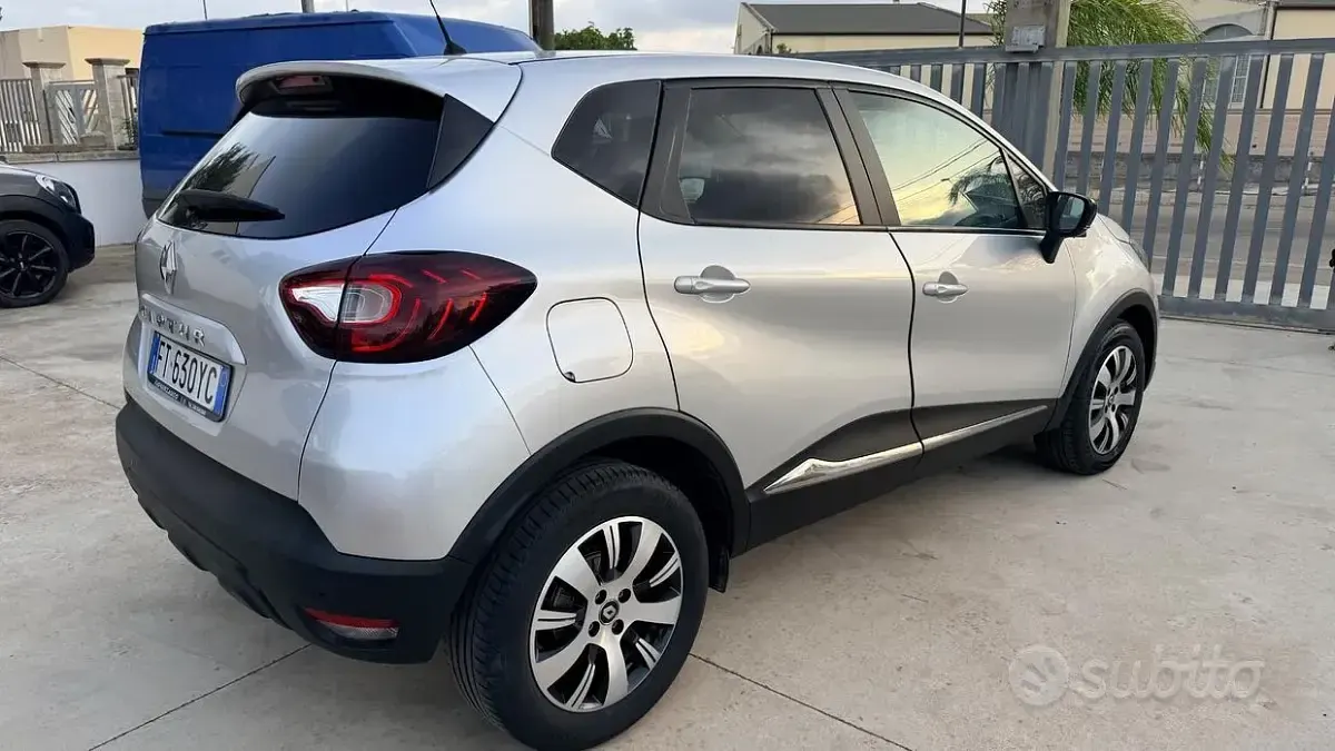 Usata Renault Captur 90 CV (66 kW) 2019 Grigio SUV
