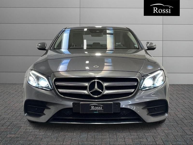 Usata Mercedes E220 Premium 195 CV (143 kW) 2019 Grigio medio metallizzato Berlina