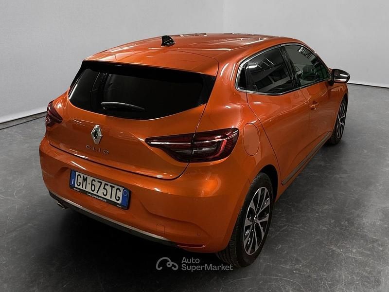 Usata Renault Clio V Techno 101 CV (74 kW) 2023 Arancione Berlina