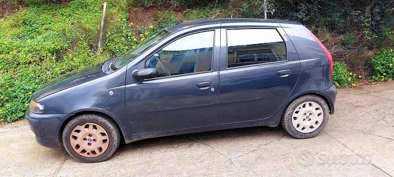 Usata Fiat Punto 60 CV (44 kW) 2001 Utilitaria