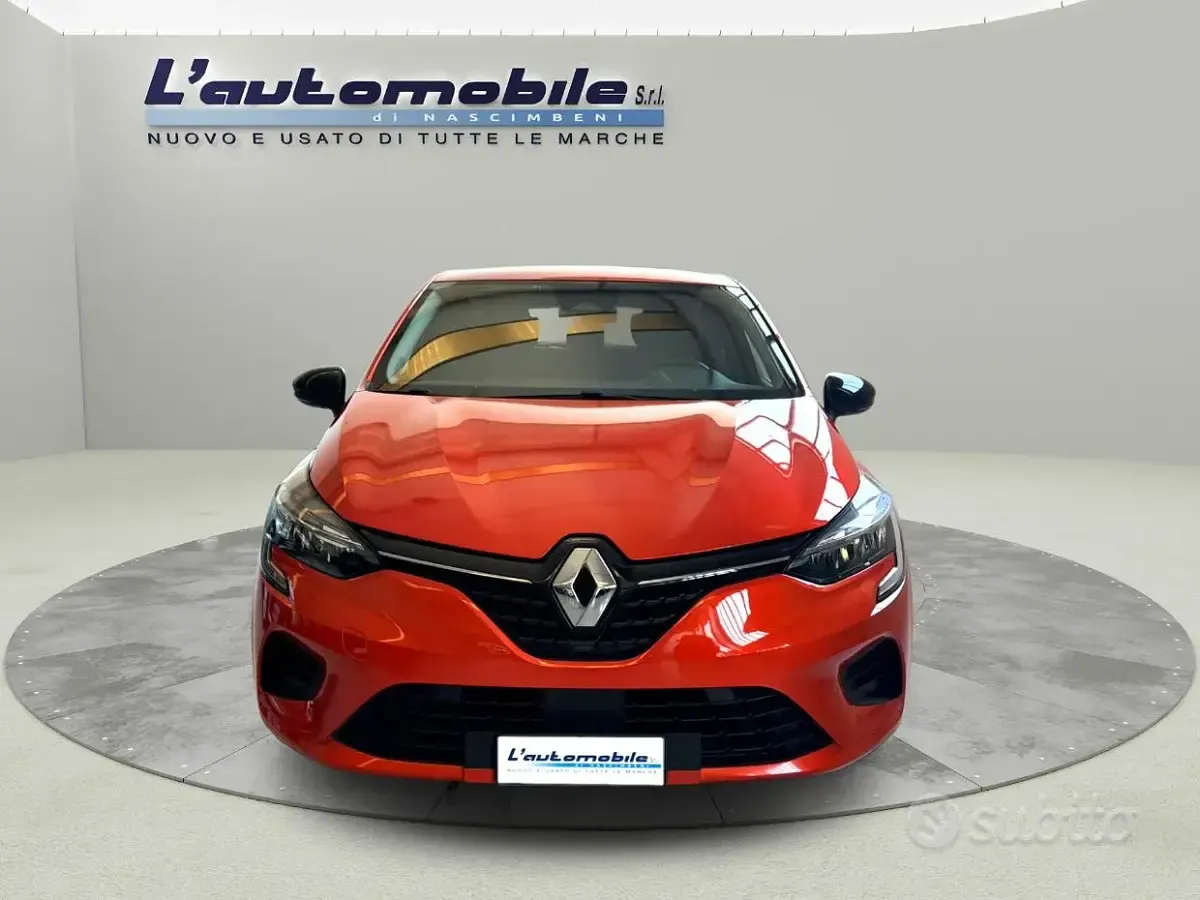 Usata Renault Clio V Equilibre 101 CV (74 kW) 2023 Arancione Berlina