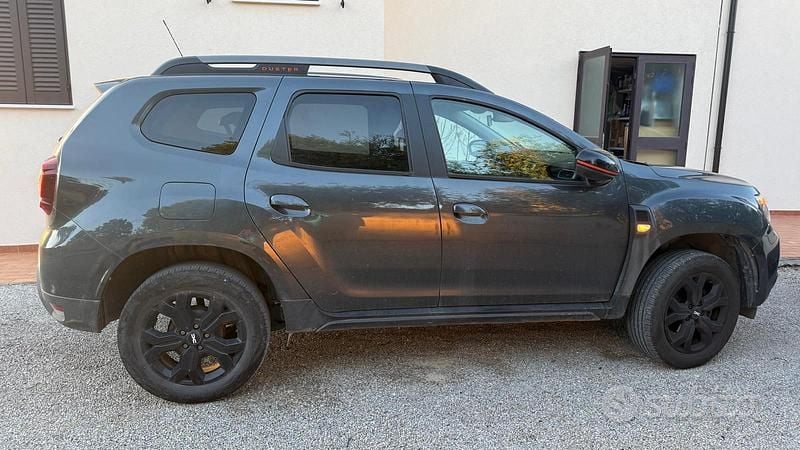 Usata Dacia Duster 100 CV (73 kW) 2023 Grigio SUV