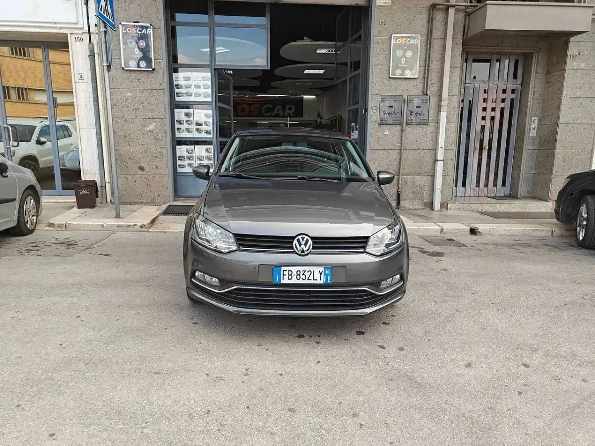Usata VW Polo Trendline 75 CV (55 kW) 2016 Grigio Berlina