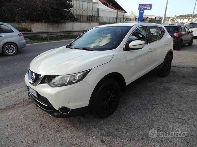 Usata Nissan Qashqai Acenta Premium 131 CV (96 kW) 2014 Bianco SUV