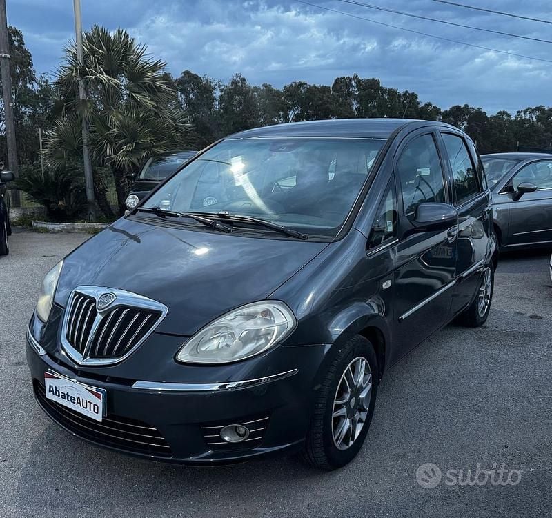 Usata Lancia Musa 95 CV (69 kW) 2012 Grigio Monovolume