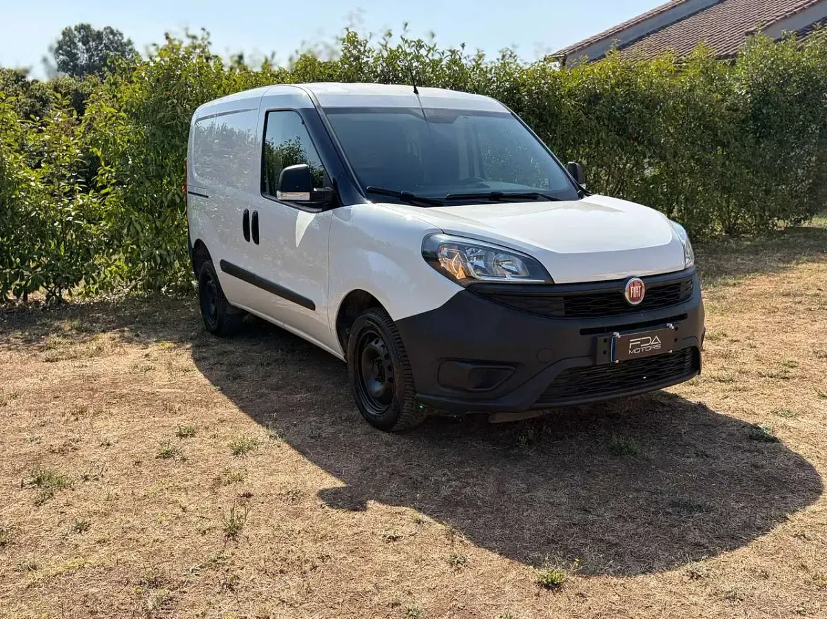 Usata Fiat Doblò Business 95 CV (69 kW) 2021 Bianco Monovolume