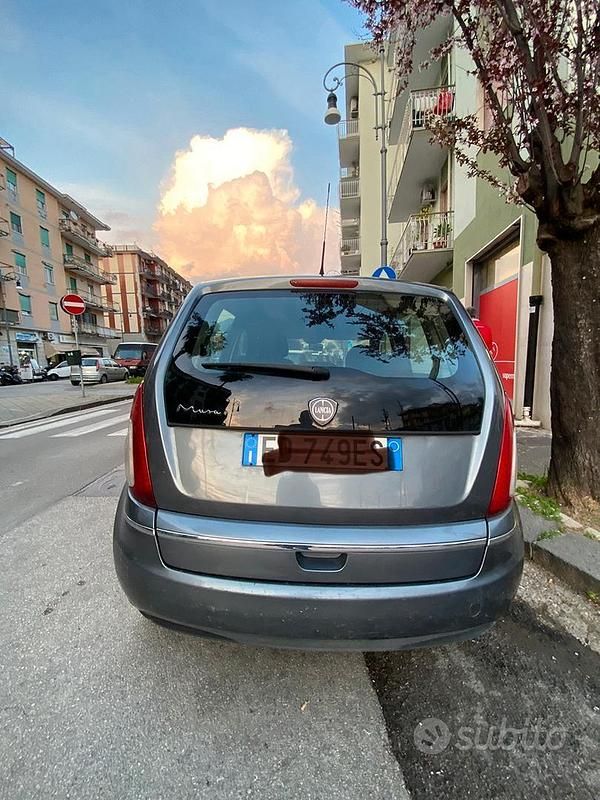 Usata Lancia Musa 95 CV (69 kW) 2010 Grigio Monovolume