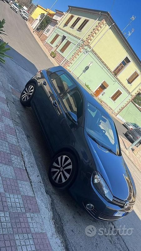 Usata VW Golf VI 2010 Blu Utilitaria