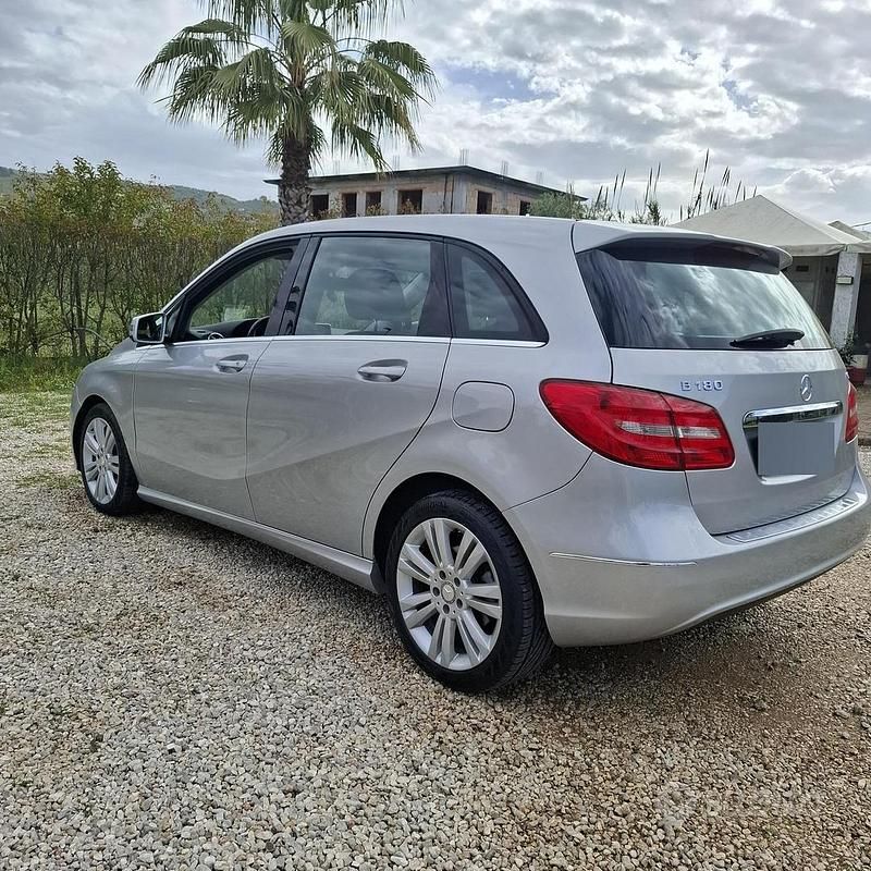 Usata Mercedes B180 2012 Grigio Monovolume