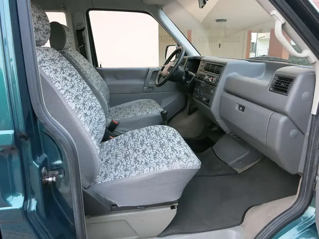 Usata VW Caravelle 102 CV (75 kW) 1998 Verde Furgone